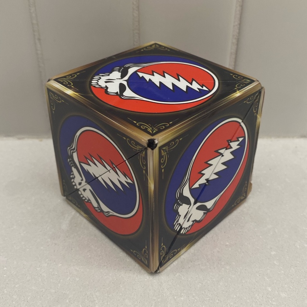 Shashibo Grateful Dead Steal Your Face Magnetic Puzzle Cube